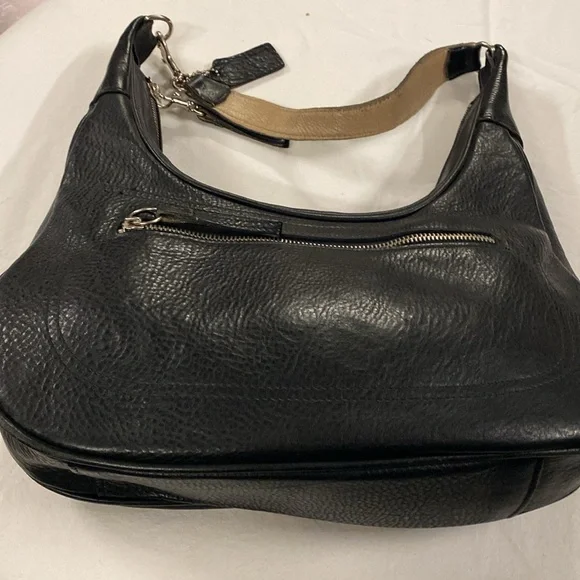 Black coach - Picture 2 of 10